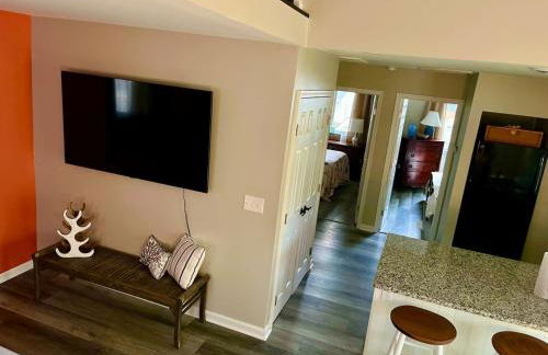 London Towne Bungalow Wloft - Walk To The Beach! - Foto 46