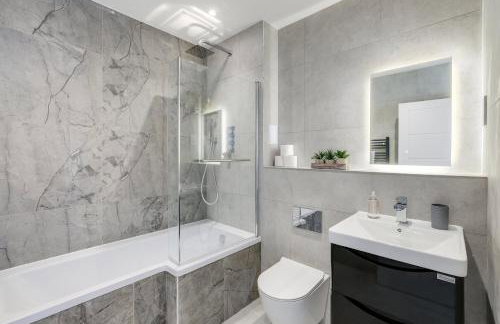 Luxury 5 Bedroom, 4 Bathroom Home in Purley - Foto 50