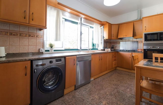 Aroeira Villa Sleeps 10 With Pool - Foto 9