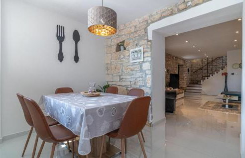 Gorgeous Home In Kresini With Wifi - Photo 7