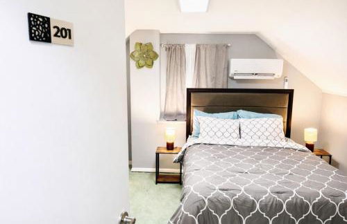 The Charming Cozy 4-Bedroom Getaway in Glen Burnie - Foto 39