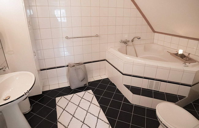 8 Person Holiday Home in Midsund - Foto 15