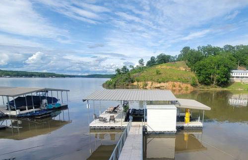 Lakefront Family Retreat w/ Views, Boat Slip - Foto 70