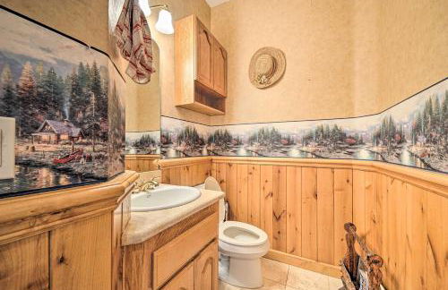 Wraparound Deck Woodland Cabin in Lake Arrowhead - Foto 26