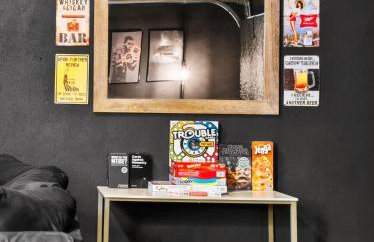 Poolside Tampa Stay- Game Room & Glam Room- Pool- Darts- Pool Table- Next to MacDill AFB - Foto 15