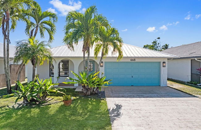 Avanti Vacation Rental, Relaxing 3-BR Retreat with Private Pool Minutes from Vanderbilt Beach and Delnor-Wiggins State Park. Enjoy Southern Exposure, BBQ Area, and Pet-Friendly Comfort - Foto 21