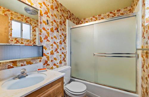 Pet & Kid Friendly Cozy Cabin, BBQ, Firepit, Outdoor Dining, Forest Views - Photo 21