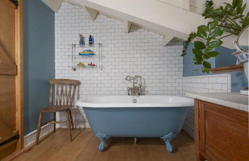 Master Shipwrights House - Great Location - Free WiFi & Parking - Fireplace - Photo 44