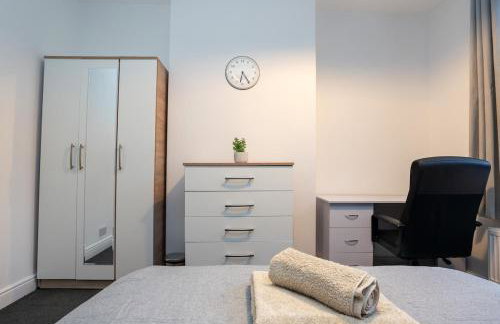 Comfy 4 Bed House near Notts City Centre - FREE Parking - Foto 61