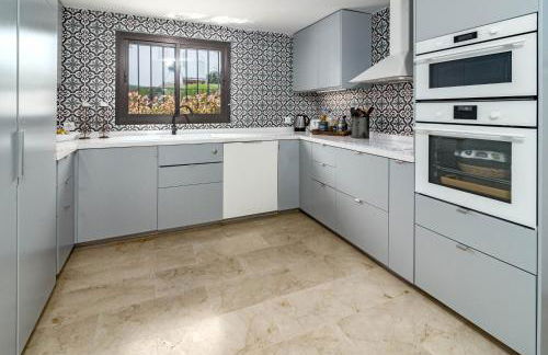 Seaside 3 bedroom Townhouse in San Pedro close to the Beach with private Garden - Photo 32