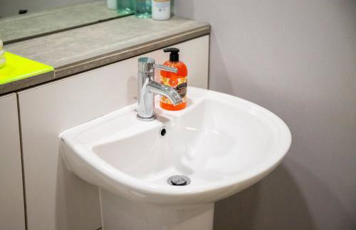 Leeds Vibrant 2 Bedroom Sleeps 4 - Foto 24