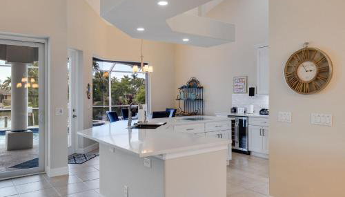 Cape Serenity- Premier Waterfront Villa with Kayaks and Bikes - Foto 4