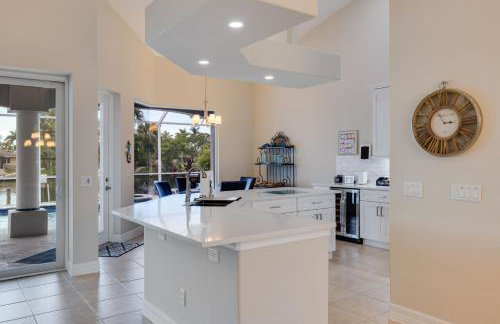 Cape Serenity- Premier Waterfront Villa with Kayaks and Bikes - Foto 4