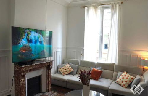 Élégant appartement haussmannien en hypercentre - Foto 14