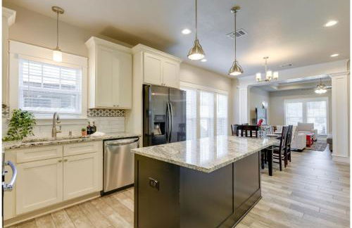 Centrally Located Stunning 3BR 2BA Near Downtown - Foto 44