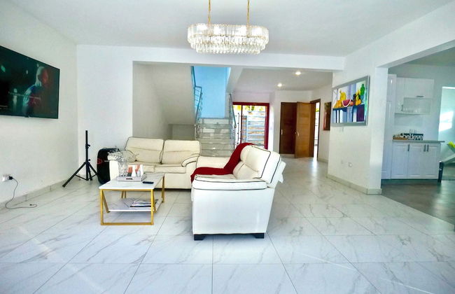 Villa Pravda Guerra 4BR 6BDS 12PAX - Foto 15