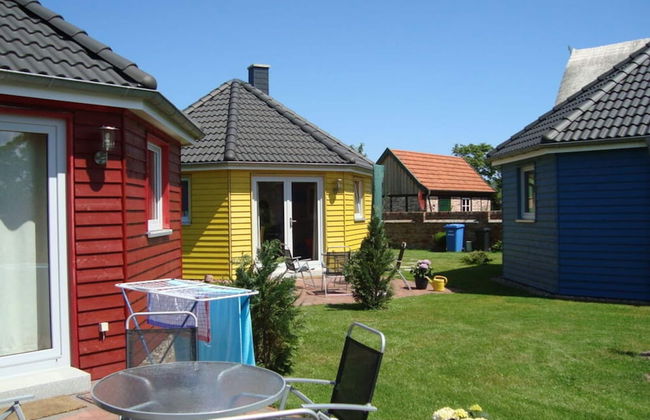 Yellow - Peter's Modern Retreat - Photo 5