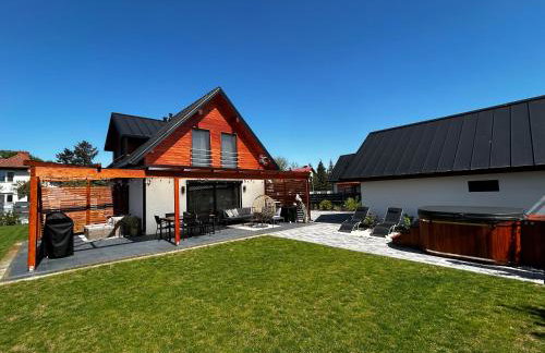 Lake HouseLubniewice domek całoroczny z jacuzzi blisko jeziora - Foto 1