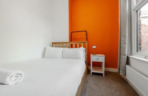 Exotic 4BD, Etihad, Coop Arena - TV in all Rooms and Outdoor Dining - Foto 24