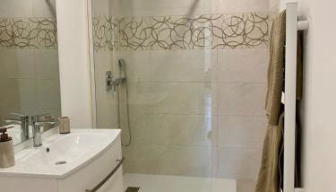 Appartement lumineux, rénové et à 10 min de la plage & parking - Cagnes sur Mer ! - Foto 2