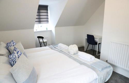 Elegant & Serene 3-BR Retreat Minutes from Heathrow Airport-London- Slough central-Legoland-Ascot-Windsor for Contractors-Families-Relocators-Businesses - Foto 3