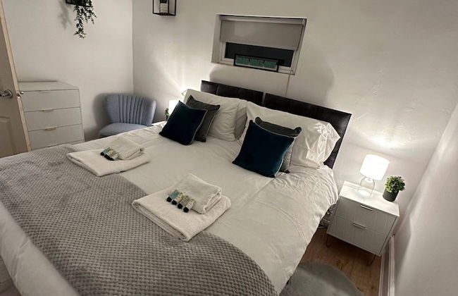 3 bed Chill Glouc With 3 Bedrooms and 1 Bathrooms - Photo 31