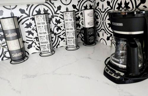 Newly remodeled 5BR 3BA w/pool 16 ppl - Photo 33