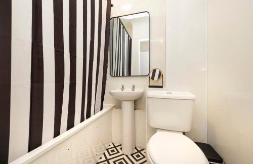JOIVY Stylish Castle View Flat with Balcony - Foto 22