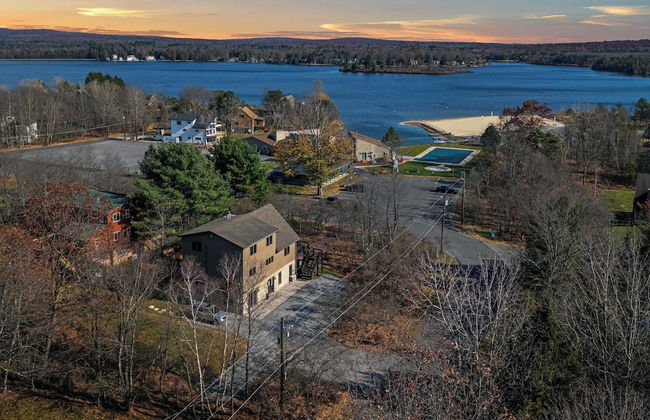 Lake View Chalet by Avantstay Lake Access + Deck - Foto 5