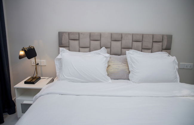 unreal homes - Photo 8