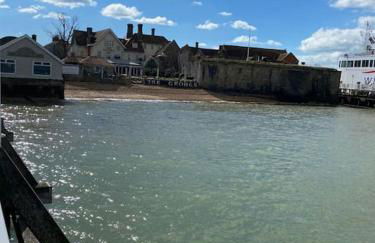Apartment with Roof Terrace - Centre of Yarmouth - Photo 7
