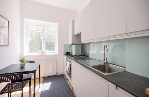 Bright, Spacious 2-bed, 5 mins from Tube, Sleeps 4 - Pass the Keys - Foto 21