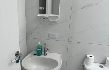 Casa com 2 Quartos, ar condicionado, cozinha e lavanderia completa, até 2 carros - Foto 12