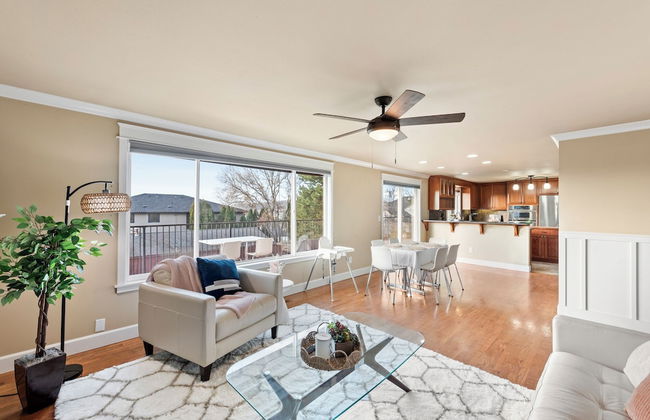 Renton Lakeside Oasis, Lakeview, 4B 2.5B, Spacious - Photo 21