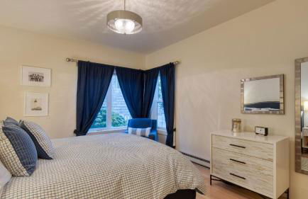 Beachside Retreat w Hot Tub Balcony Dining Blue-Ceiling Charm Sea Cured by AvantStay - Photo 18