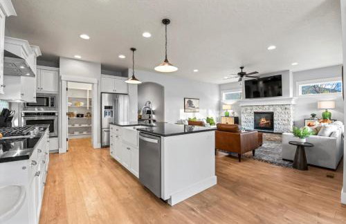 Relaxing Sauna Retreat Fire Pit and Swing Set - Foto 19