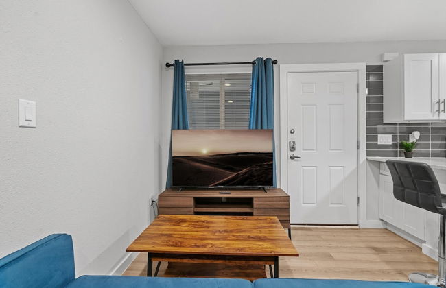 Stylish Studio Downtown Evonify - Foto 18