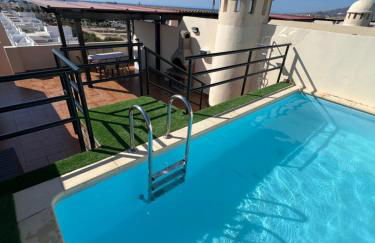 Ático con vistas al mar y piscina privada - Foto 23