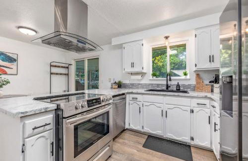 Cozy Boise Home with Private Yard and Game Room - Foto 9