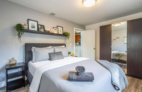 2 BD Home w/ Private Parking, Private Yard & W/D - Photo 6