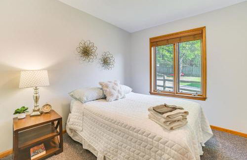 2 Living Areas! Cedar Home 11 Mi to Mt Holiday Ski - Foto 15