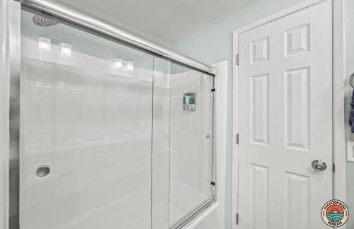 The Splash Society-Pool, Spa, Games, and Vibes - Photo 39