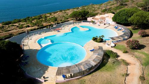 2 bdr Villa with Ocean-View Shared Pool, Luz, Lagos - Photo 3, Garden, sunbed