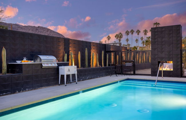 Blackhaus Suites by AvantStay – Modern Comfort in Downtown Palm Springs - Foto 1