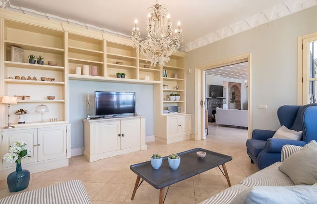 Super Villa Near Beach with Heated Pool - Foto 16