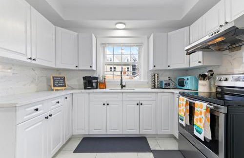 Casa Soleada in East Rock near DT and Yale SOM with FREE Parking and King Bed - Foto 7