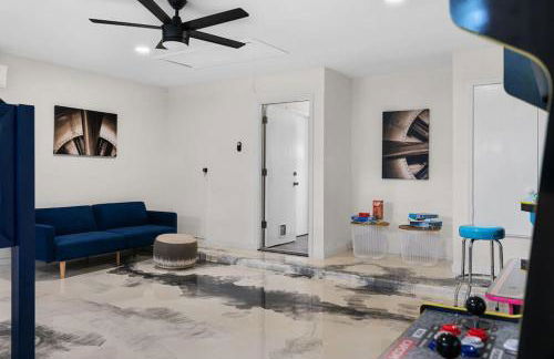 High End Design Home with Pool & Hot Tub Gameroom - Foto 60