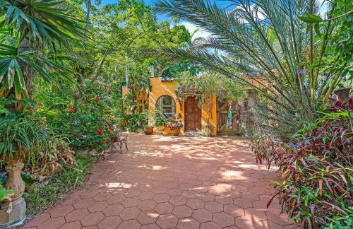 Flamingo Casita - Wander through a Garden Hideaway with Shared Pool - Foto 9