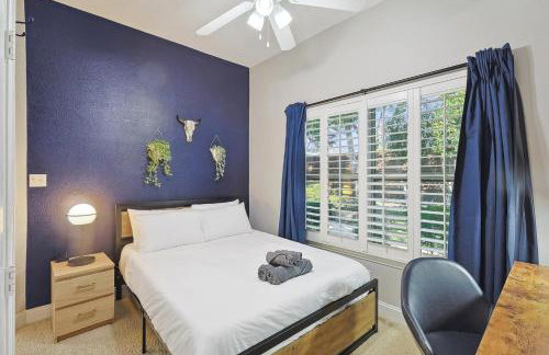 5BD 2BA w Backyard Oasis Pool Jacuzzi Firepit - Foto 23