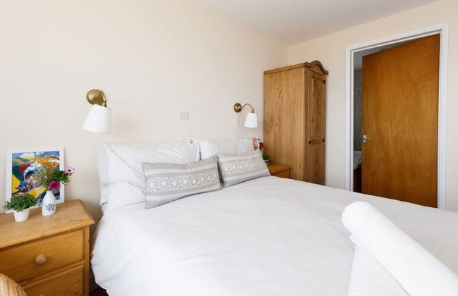 Sunny Seafront Chalet - Sleeps 6 - Photo 59